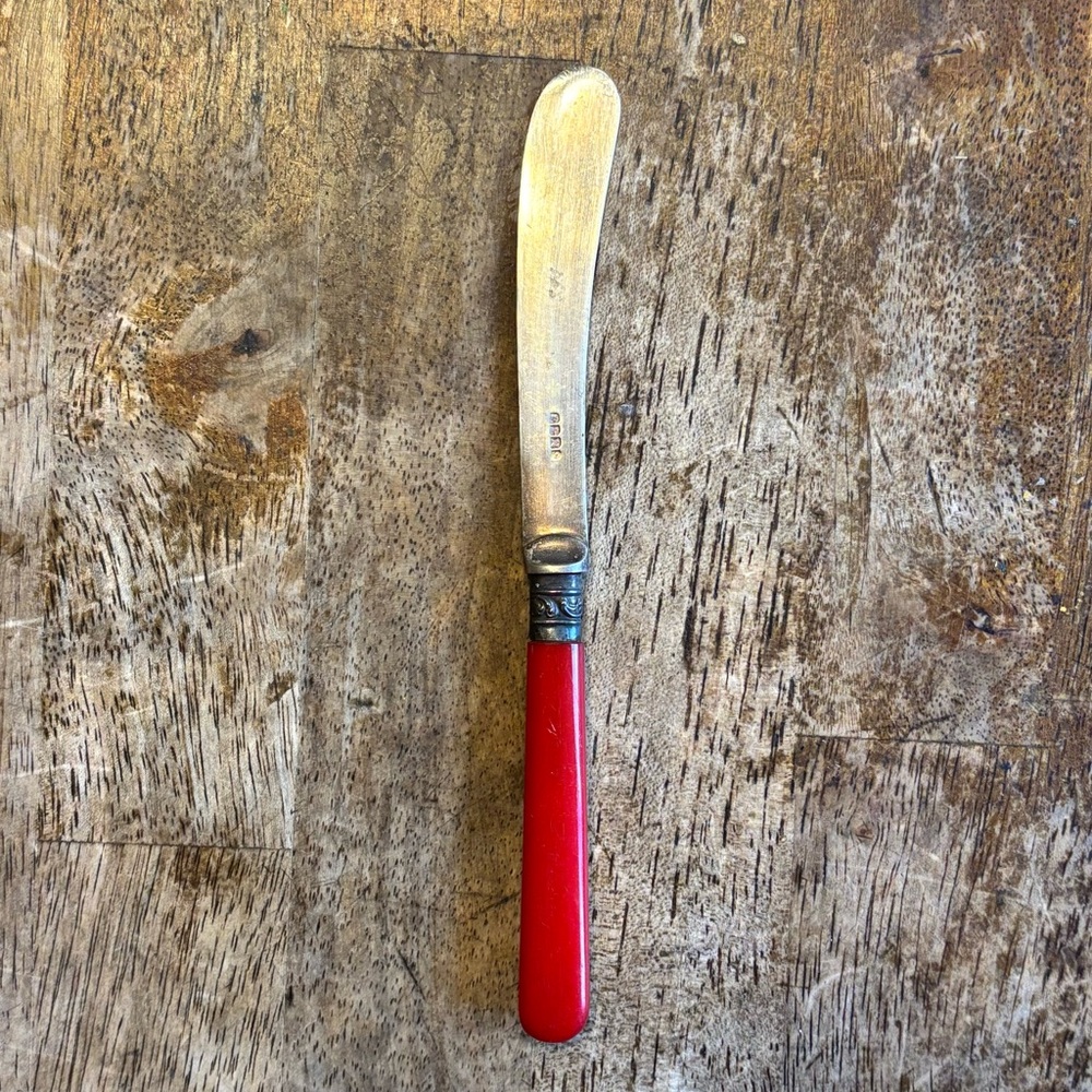Vintage Cherry Red Bakelite Butter Knives Silver Plated EPNS 1930's READ